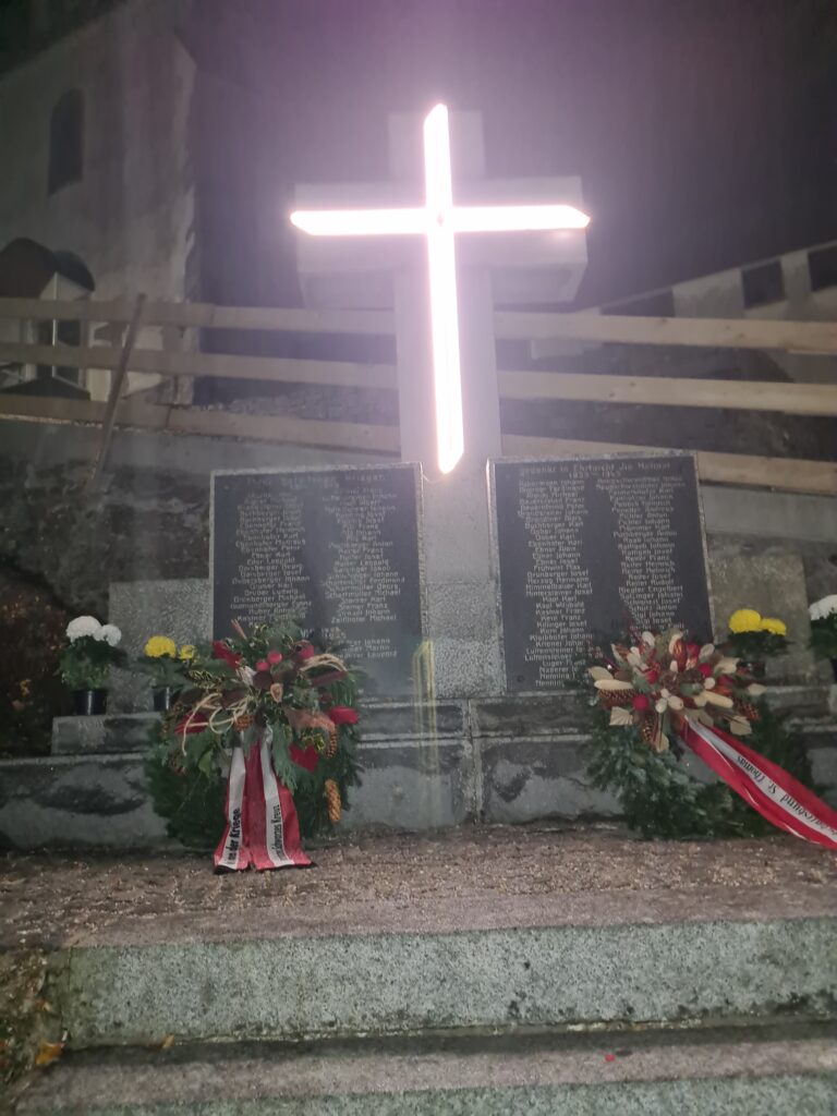 Kreuz beim Kriegerdenkmal erstrahlt in neuem Glanz